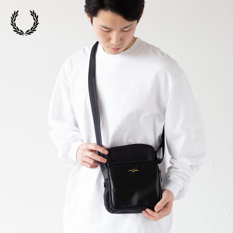 FRED PERRY（フレッドペリー） ナイロン ツイル レザー サイド バッグ