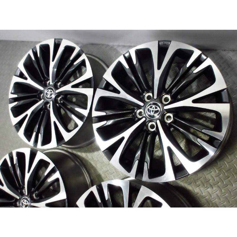 トヨタ（TOYOTA） 美品 走行極少 ヤリスクロス Z 純正 改良前 18インチ