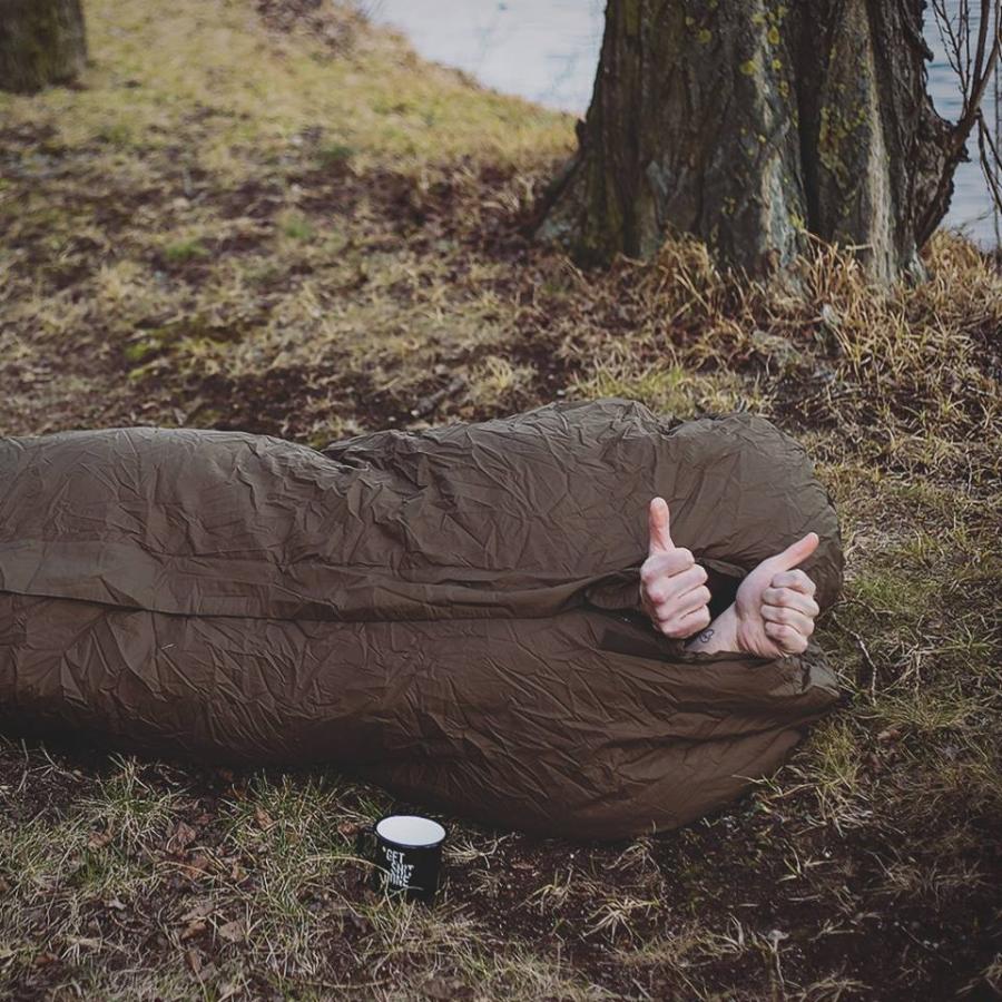 シュラフ 寝袋 冬用 マミー型 カリンシア Carinthia Defence 4 最強