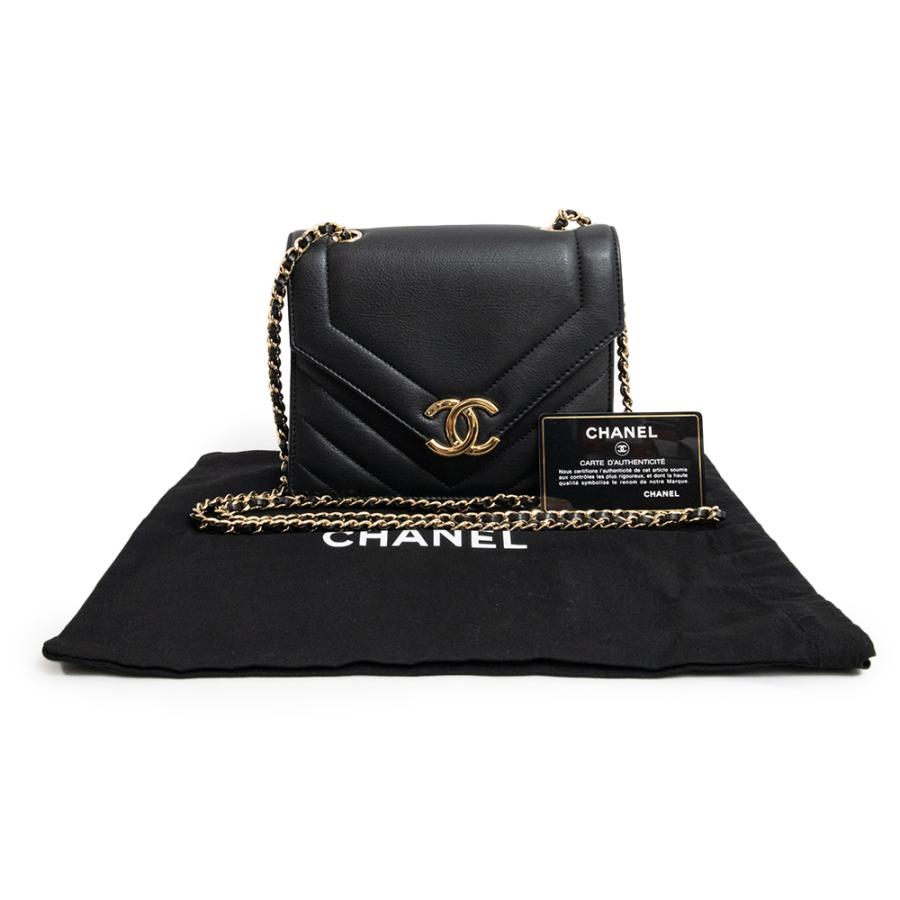 CHANEL（シャネル） （美品）シャネル シェブロン Vステッチ ココ