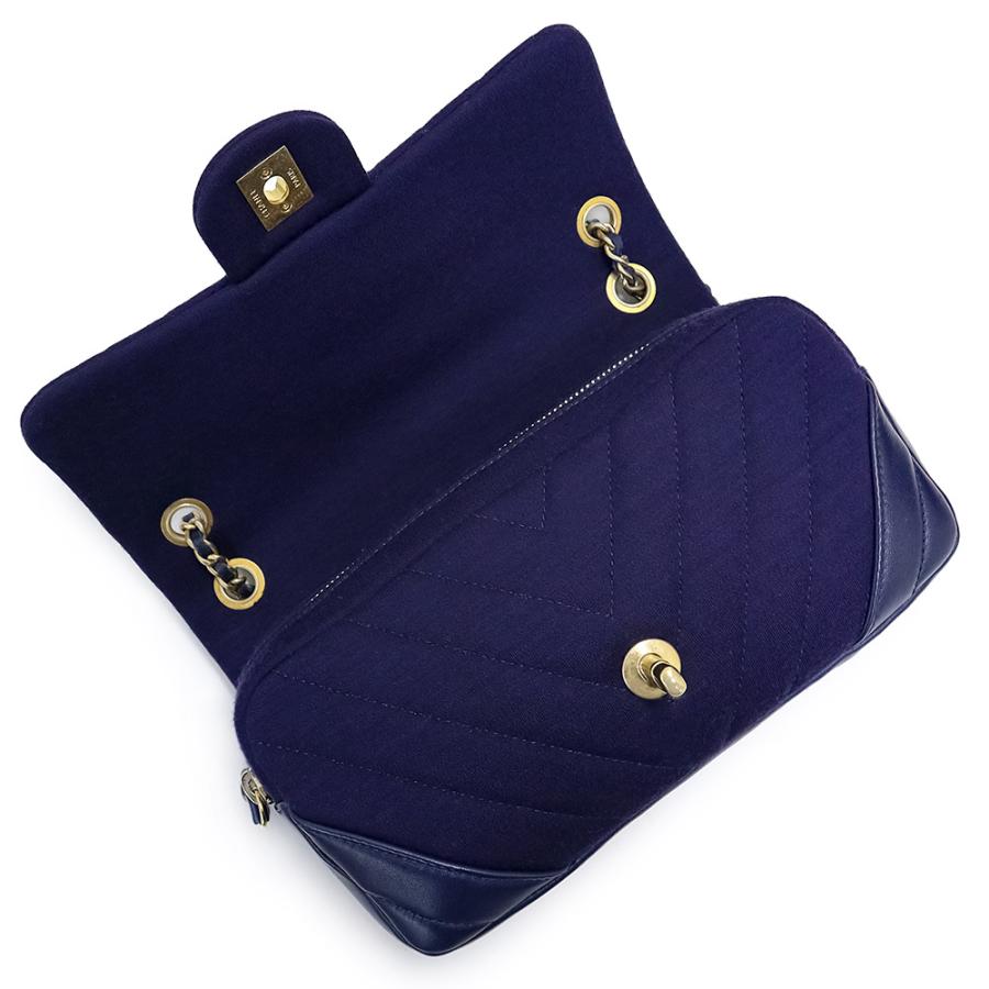 CHANEL（シャネル） （未使用保管品）シャネル CHANEL Vステッチ