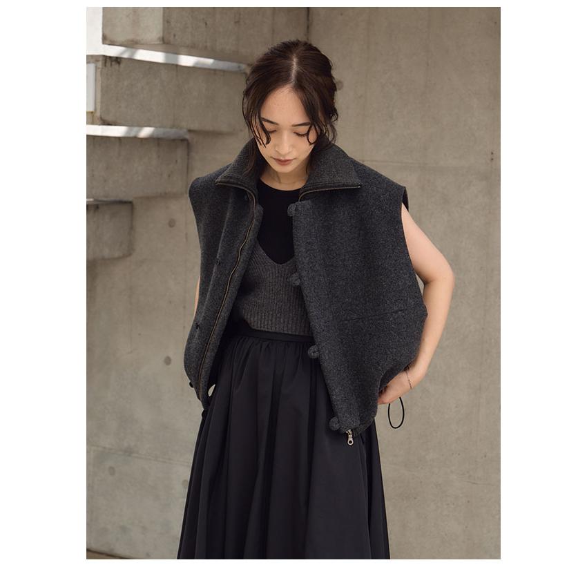 ヘラ Hella 24秋冬 WOOL HIGHNECK VEST トップス ショート丈