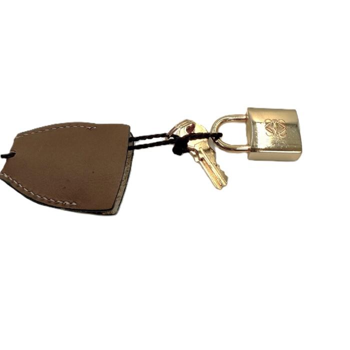 ロエベ LOEWE カデナ 南京錠 カギ チャーム パドロック レザー
