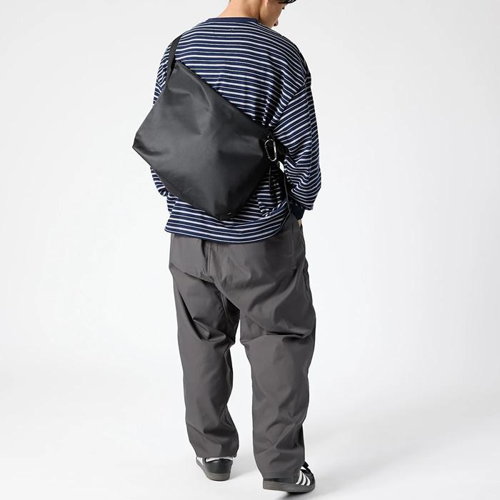 meltum（メルタム） ナイロンメッセンジャーバッグM NYLON MESSENGER