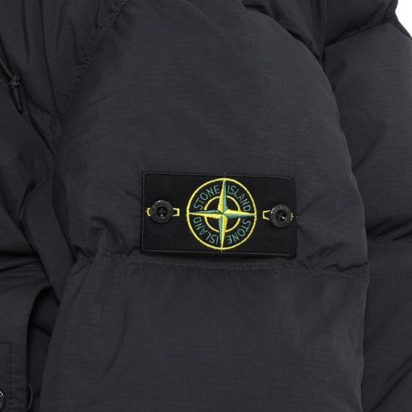 STONE ISLAND（ストーン アイランド） 25AWモデル バッジワッペン付き