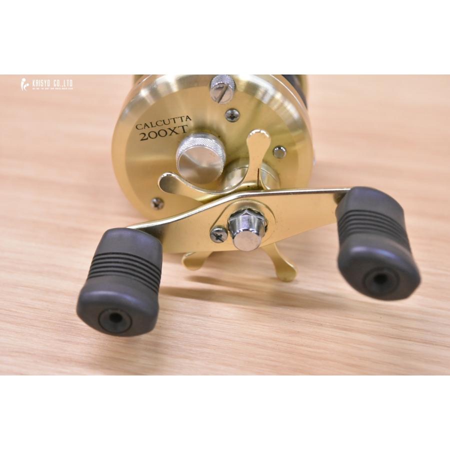 シマノ カルカッタ 200XT 右 ベイトリール SHIMANO CALCUTTA シーバス