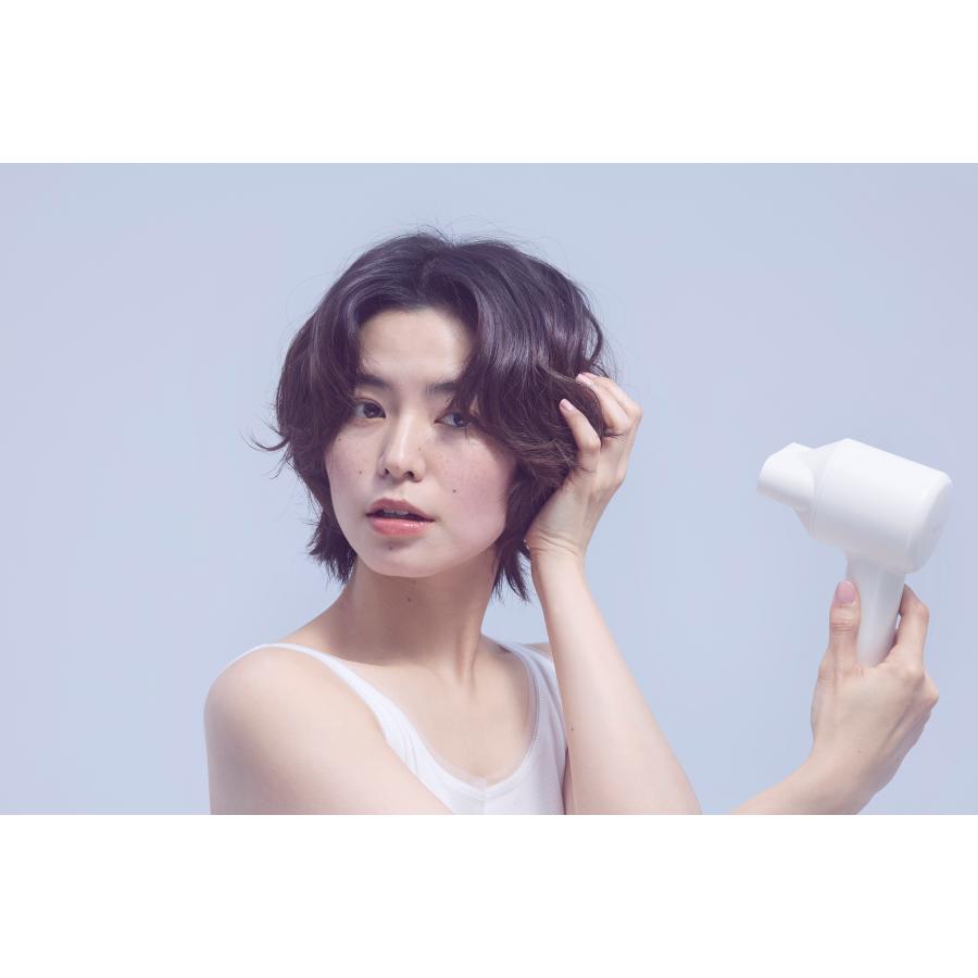 FESTINO(フェスティノ) ツヤニュアンス ドライヤー ホワイト : 二子