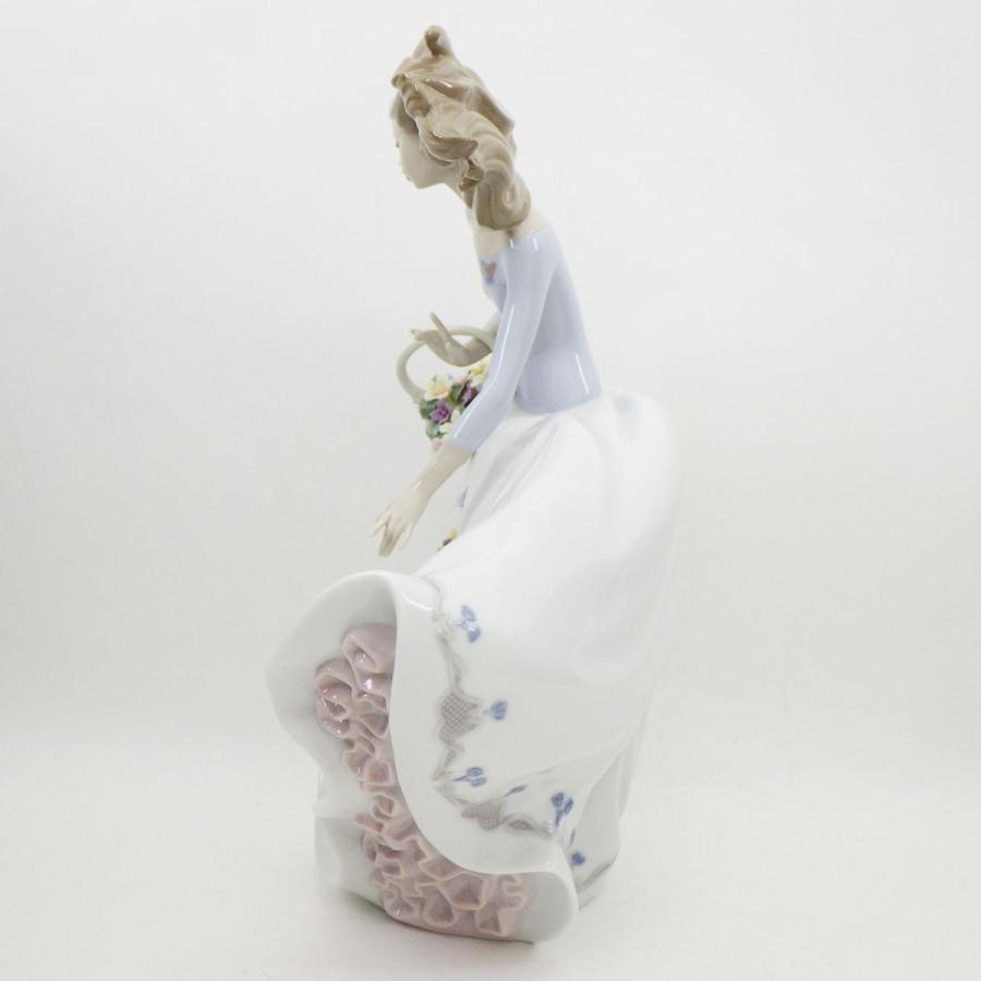 リヤドロ ♯6767 「風のいたずら」 フィギュリン 箱付き Lladro/磁器