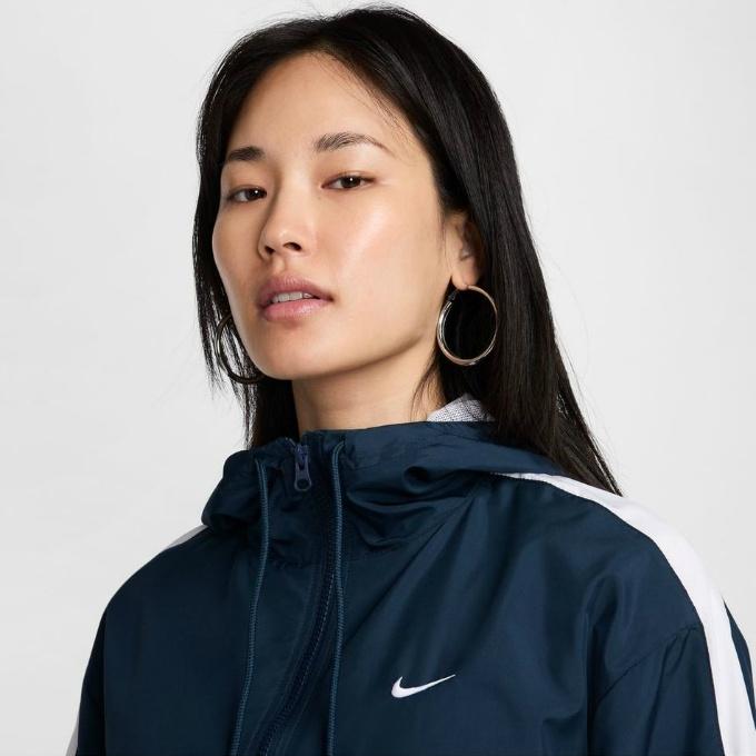 NIKE（ナイキ） ウインドブレーカー上下セット レディース クラシック