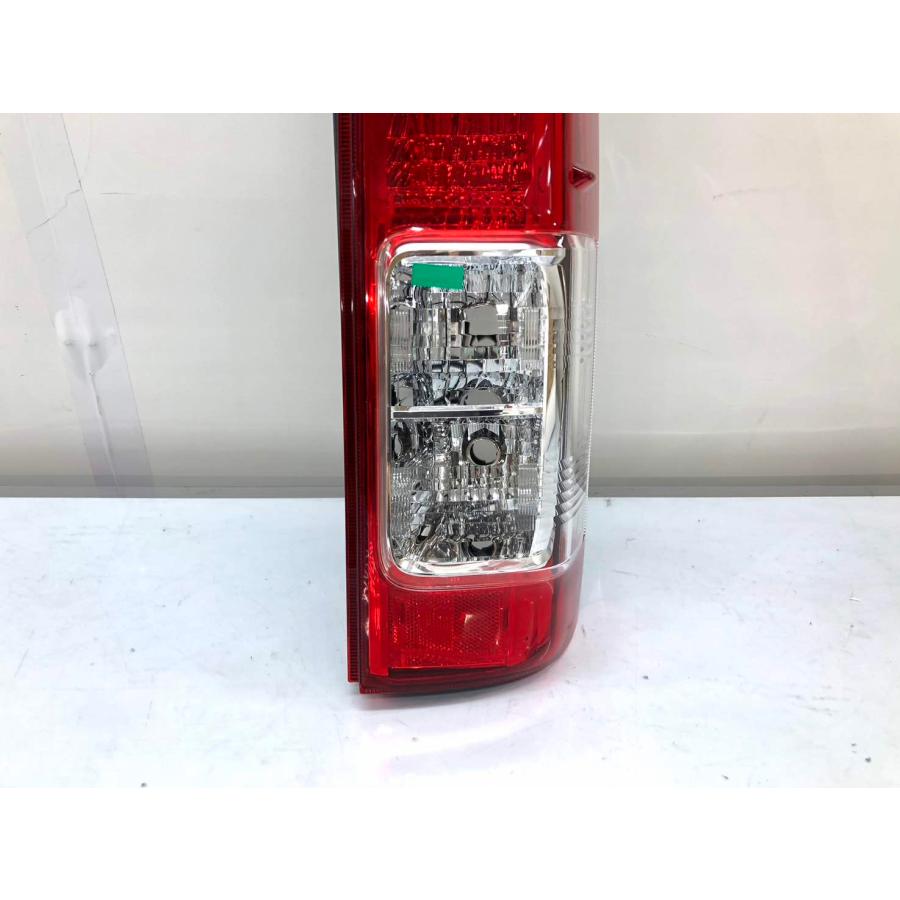 ♪未使用♪ハイエース 200系 7型 純正 テールランプ 右 81551-26443