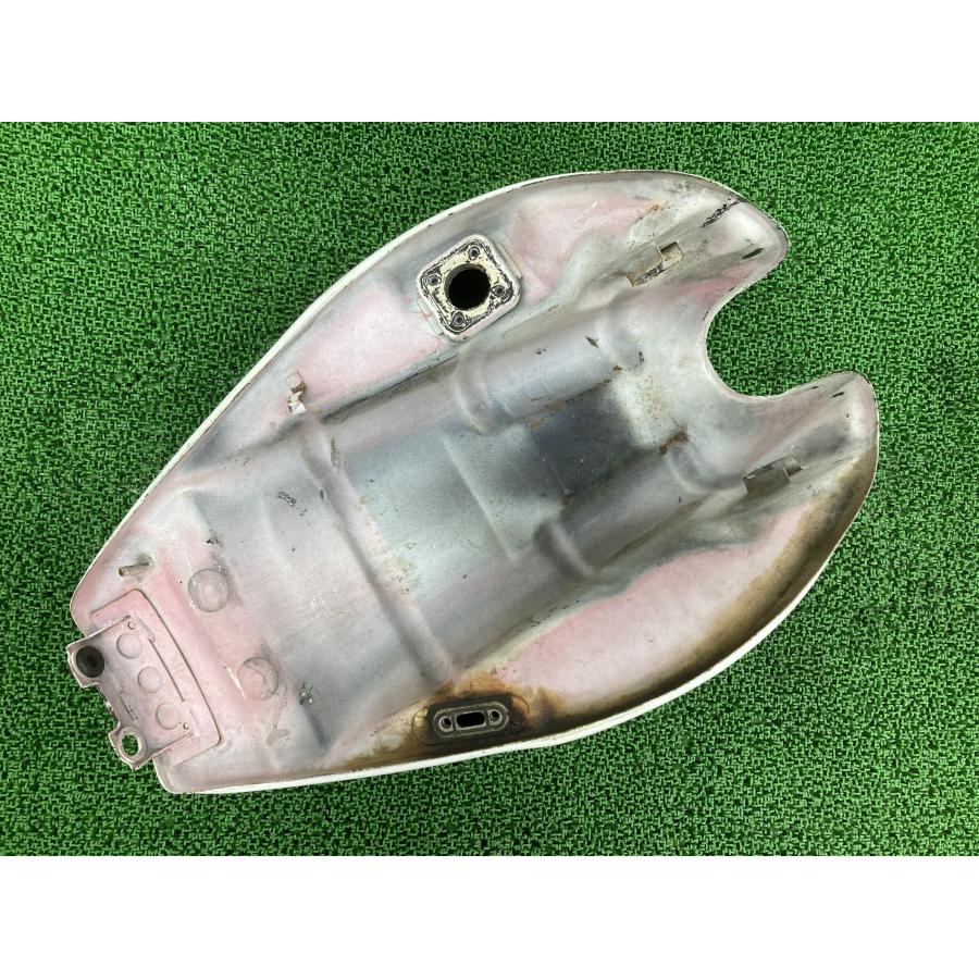 カワサキ（Kawasaki） ゼファー400 タンク 純正 中古 バイク 部品