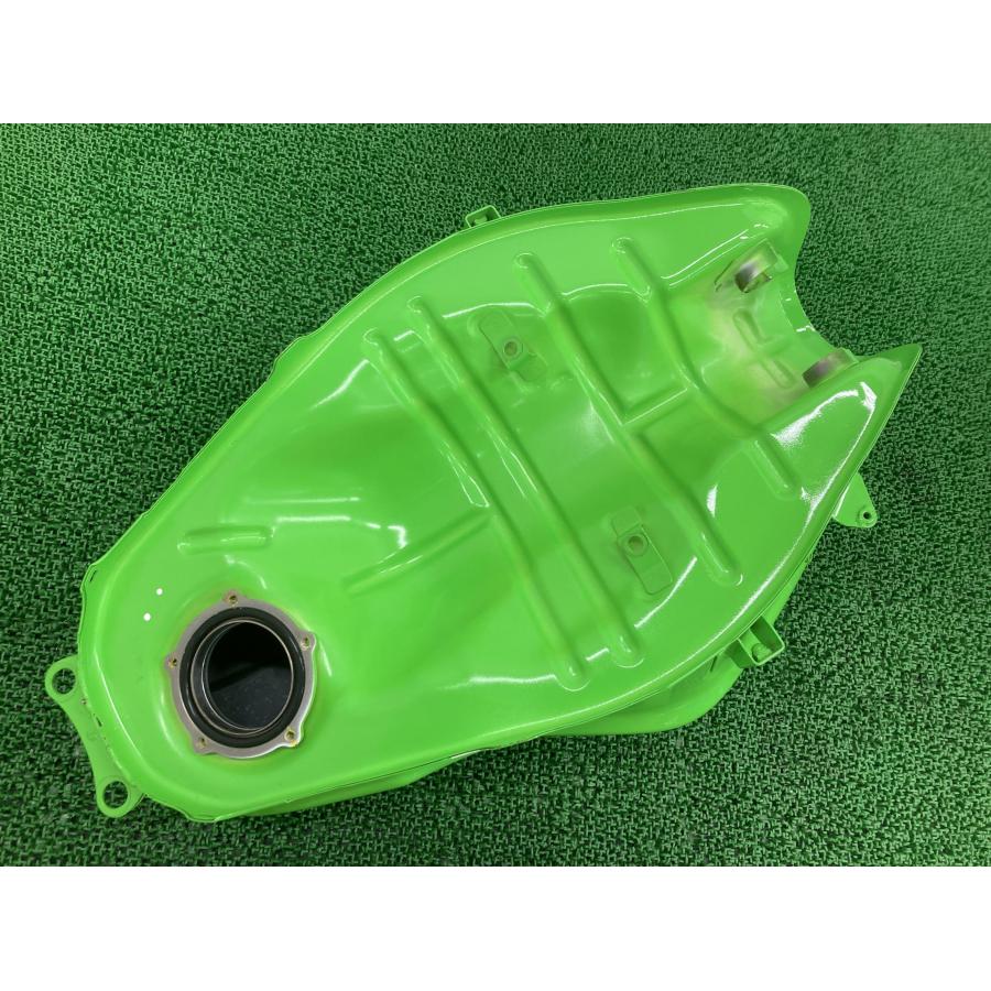 カワサキ（Kawasaki） NINJA250 タンク 緑 純正 中古 バイク 部品