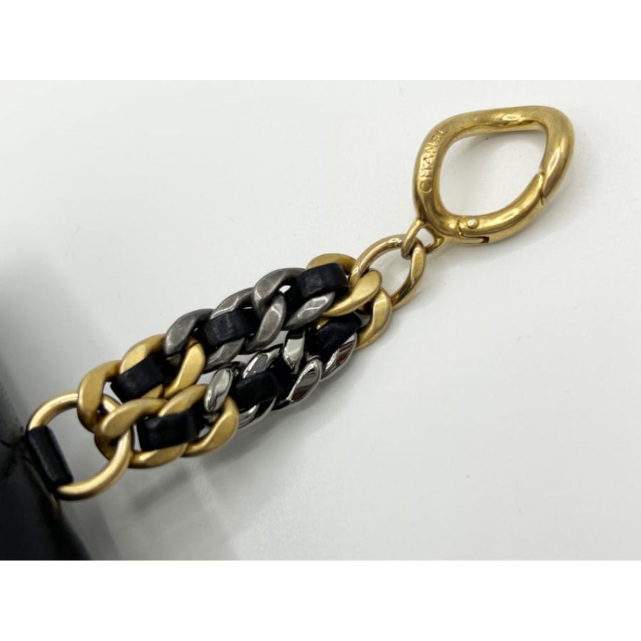 CHANEL 19 シャネル ポーチ ケース チャーム マトラッセ カーフレザー
