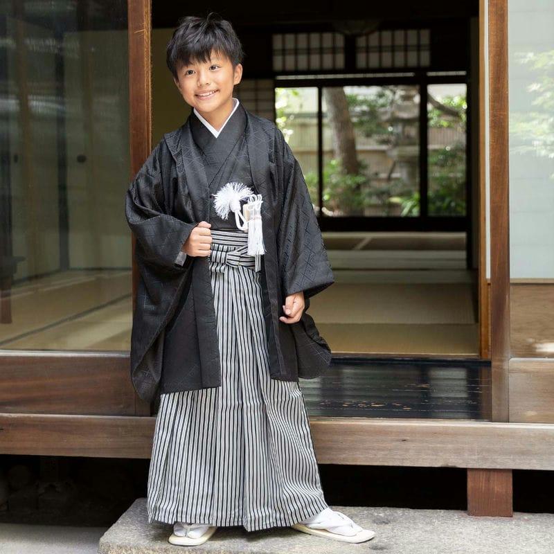 羽織袴 レンタル 男子 小学生 黒紋付×縞袴 ジュニア 卒業式 男の子