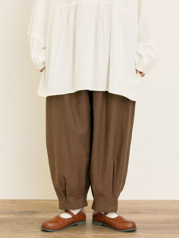 セール】 ストライプツイル裾タックパンツ（チャコールグレー/ベージュ