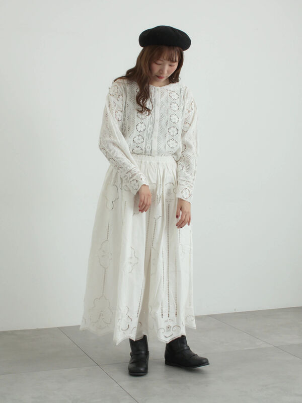 セール】 カットワーク刺繍裾スカラップスカート（オフホワイト