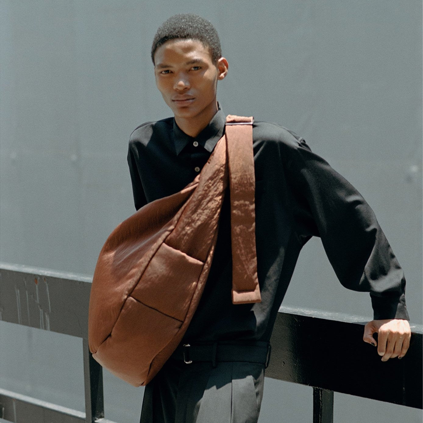 ANNIE PUFFER BIG MOON BAG / CERATO BRIGHT｜中綿入りナイロン