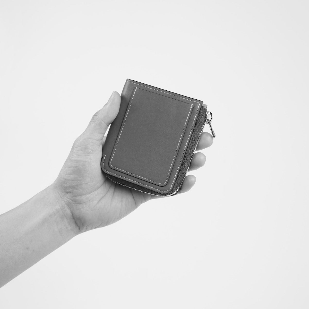 黒桟革 漆レザー 本革ミニ財布｜CRISTY VERY COMPACT WLT .5 / KUROZAN