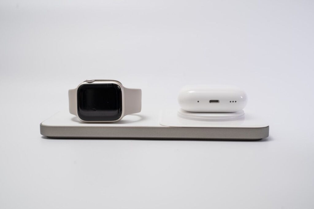 NOMAD Base One Max レビュー | ミニマルデザインな2 in 1充電スタンド