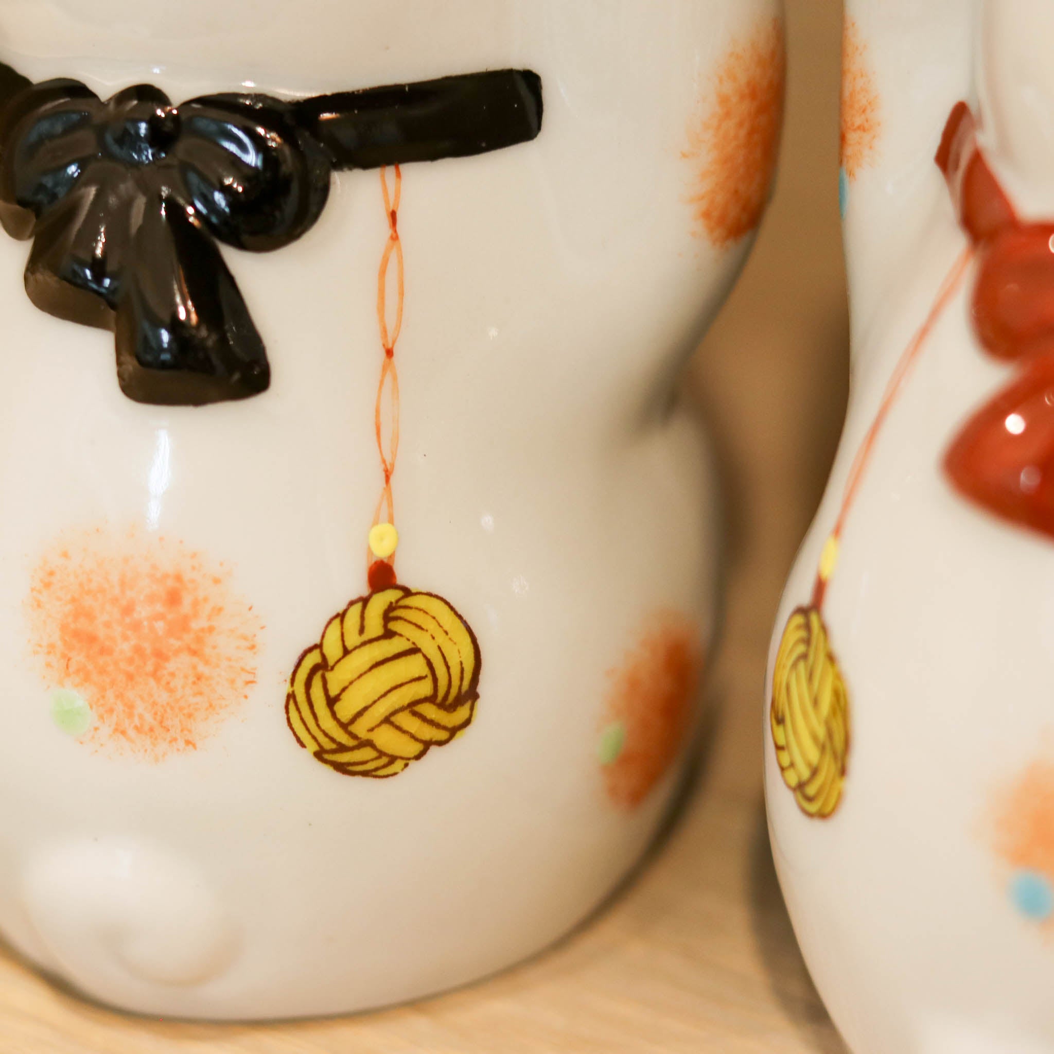 九谷焼 置物 | 招き猫 水引-結- ペアセット | 黒・赤 | 虚空蔵窯