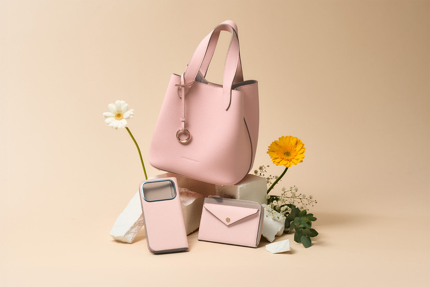 High-quality leather smartphone (iPhone 16 Pro) case - BONAVENTURA