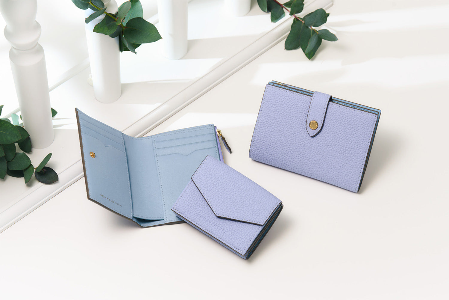 上質なレザーのiPhone / スマホ ショルダーストラップ – イタリア