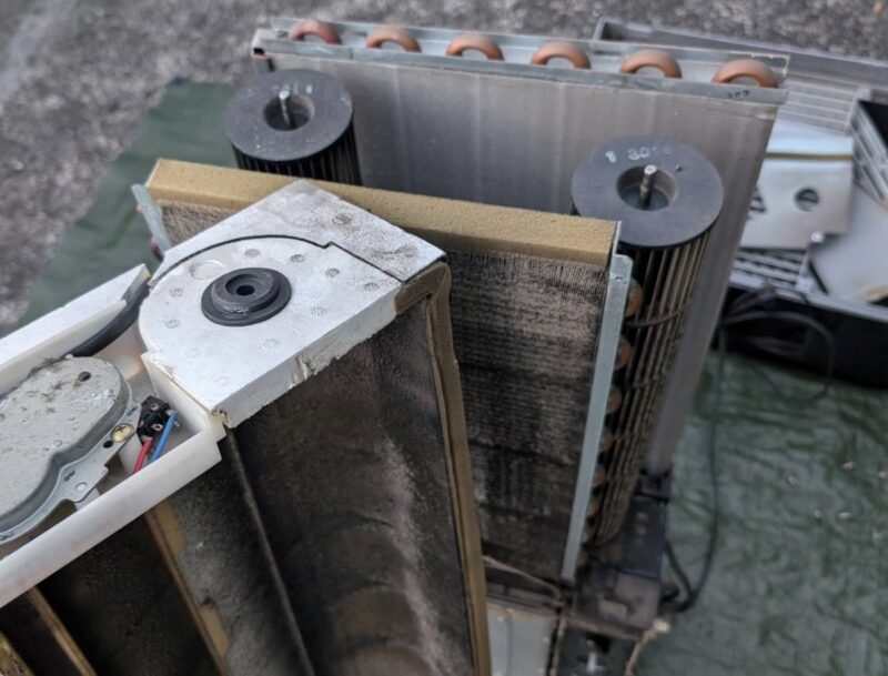 専用道具不要】窓用エアコンを自分でクリーニング！掃除の手順をわかり