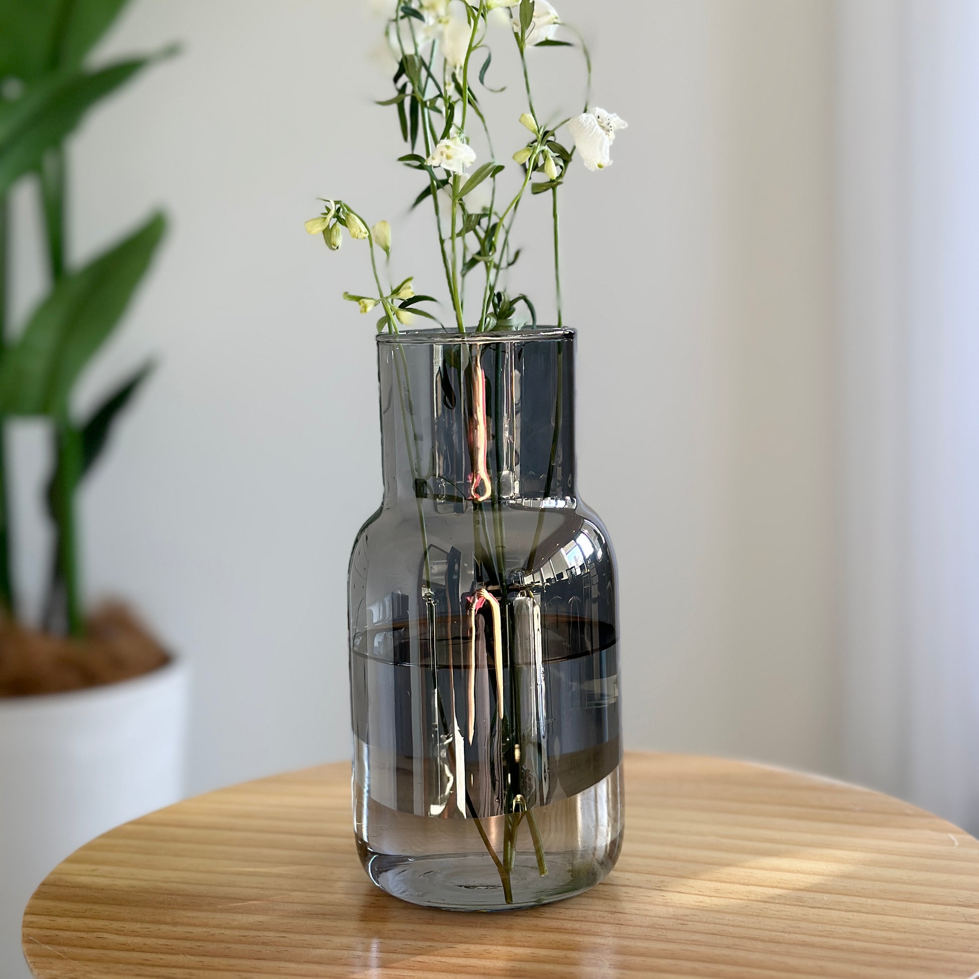 フラワーベース｜スモークグレーミドルベース - territory