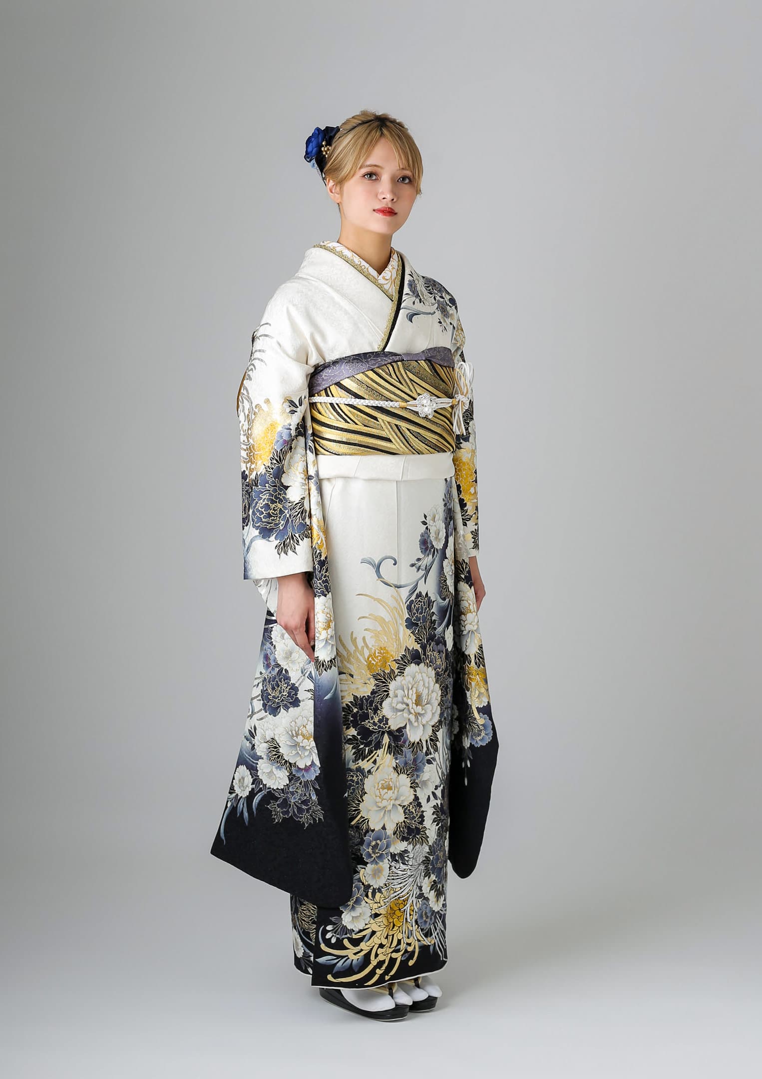 振袖ネットレンタル：白黒のぼかし】菊と牡丹が粋でかっこいい/KH-187