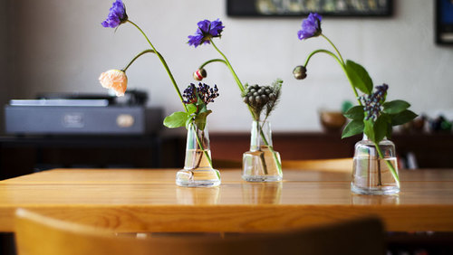 ホルムガードの名作花瓶〈フローラ〉。花を生けることが日常に