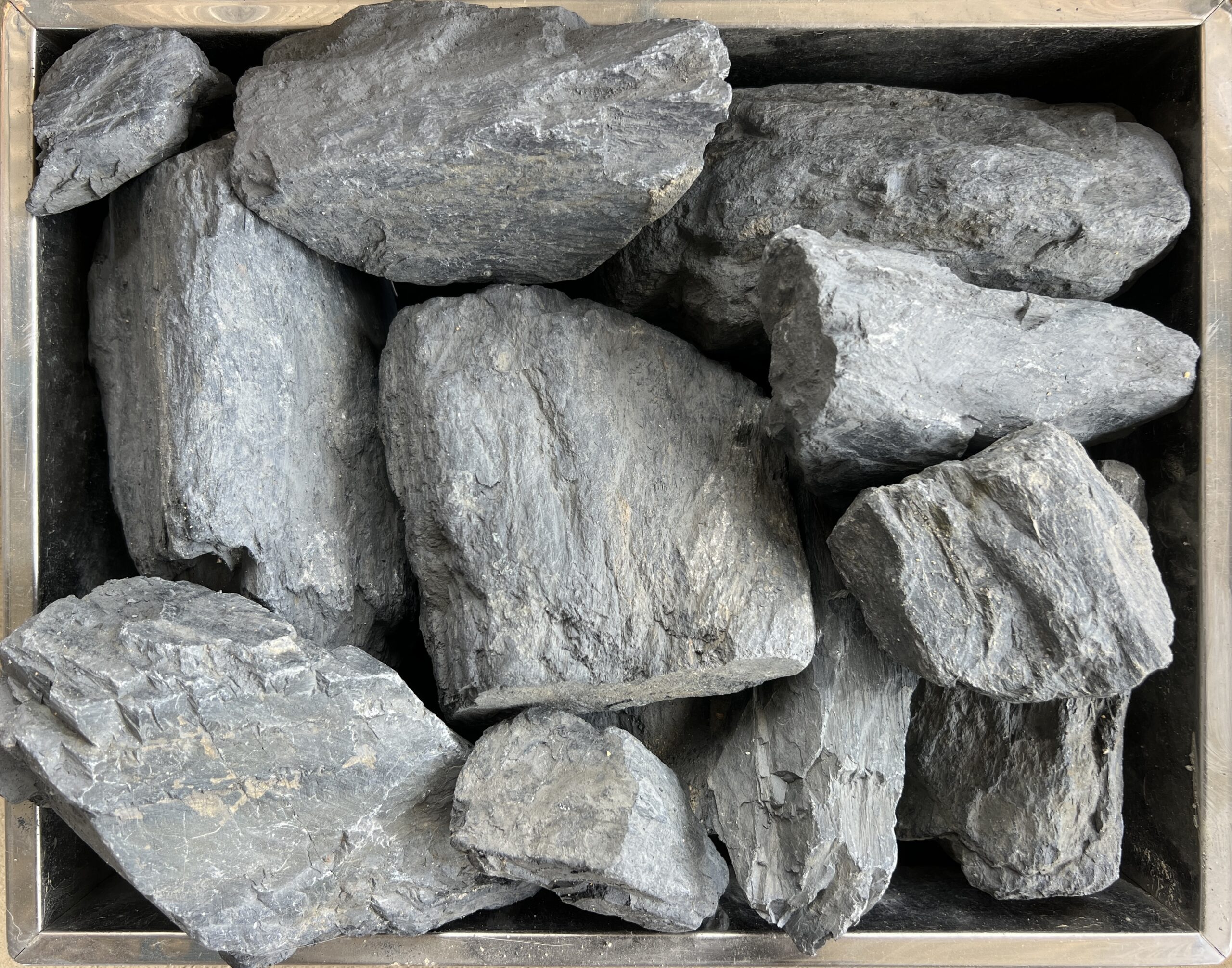 天然割石 BLACK中割 100-200㎜ 19-20Kg | ＜専門＞砂販売・真砂土販売