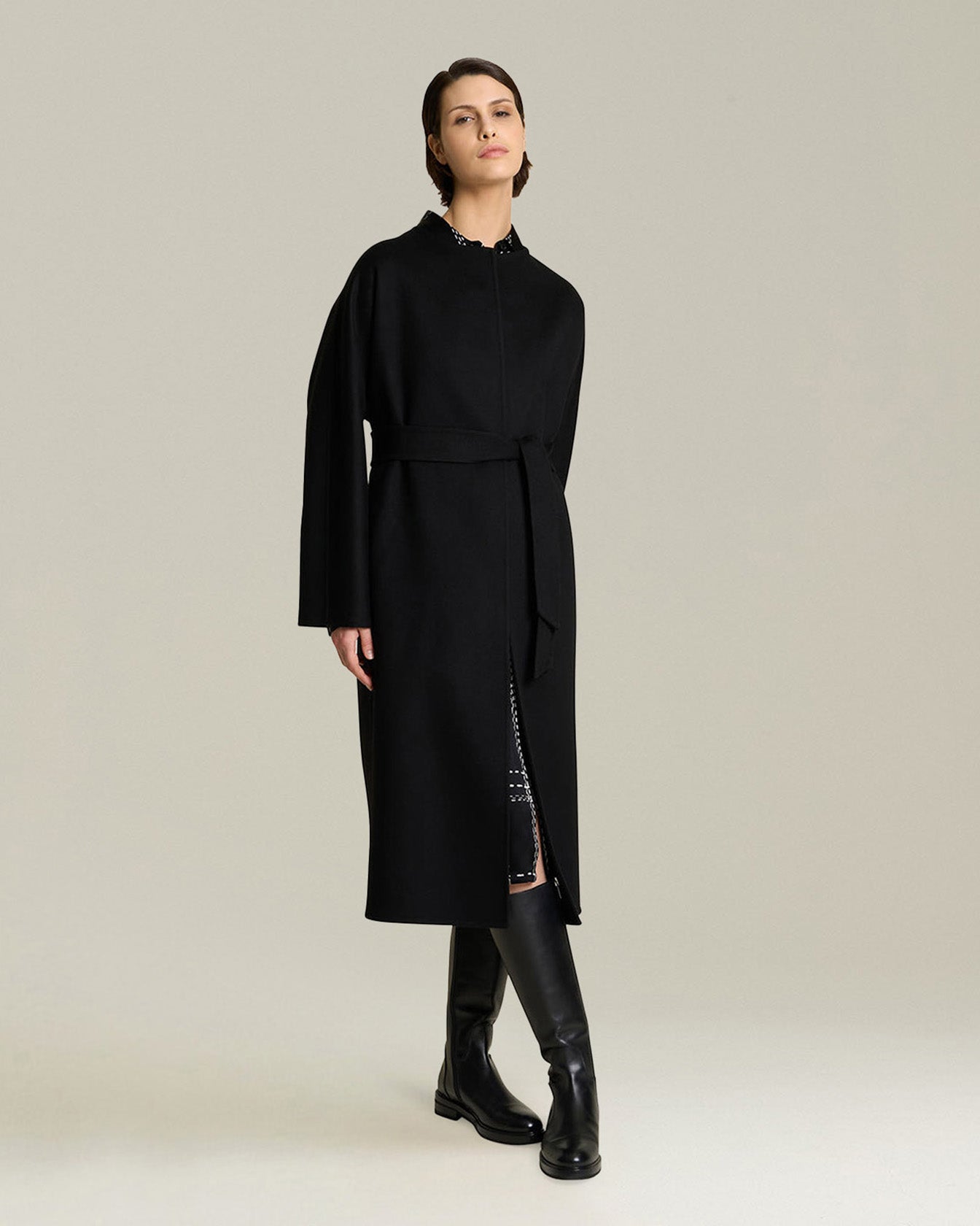 Long women's coat in black cashmere | Kiton