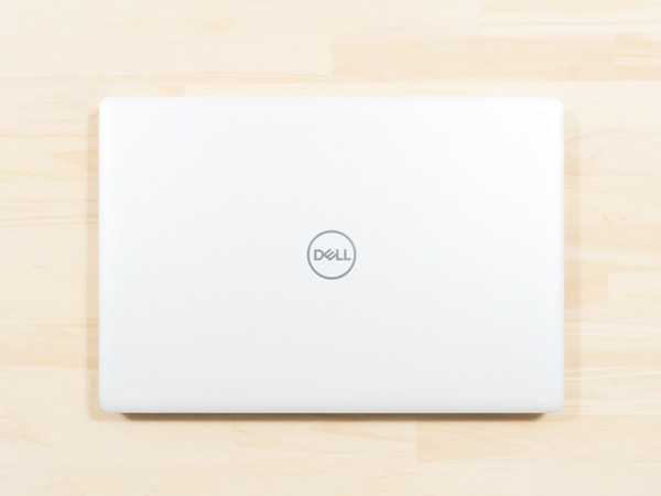 デル Inspiron 15 3000 (3580 / 3581) レビュー：光学ドライブ対応の