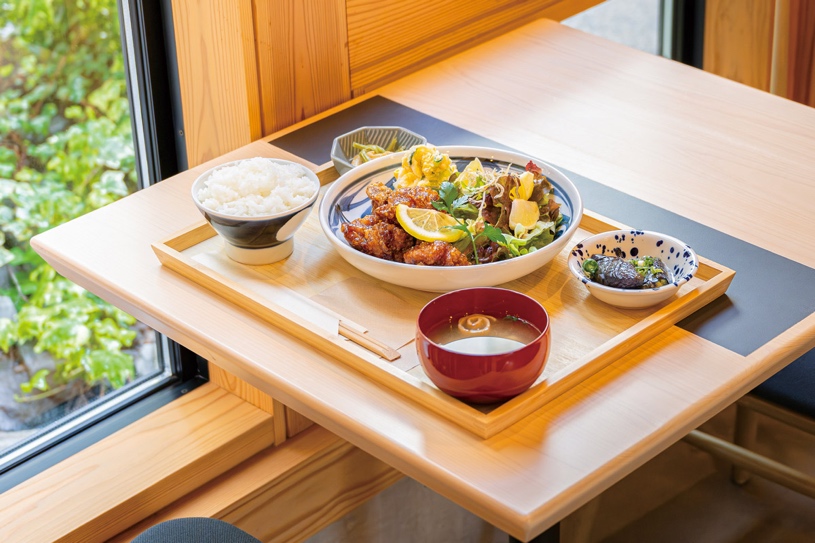 高知グルメ】路面電車に揺られて訪ねるランチとスイーツ「NANA cafe