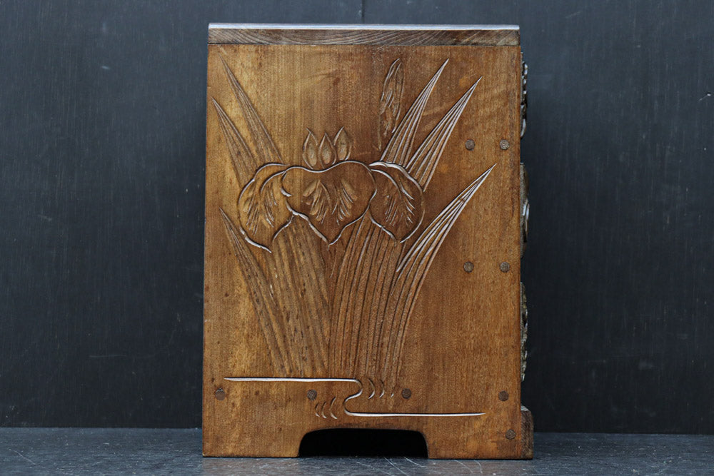 美しい花々が描かれる日光彫の小引き出し DC7967 – 古福庵 [ KOFUKUAN