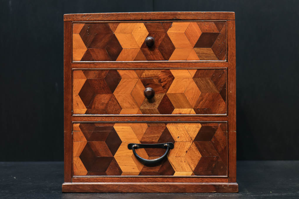 温かみのある彩りをした寄木細工の小引き出し DC2614 – 古福庵