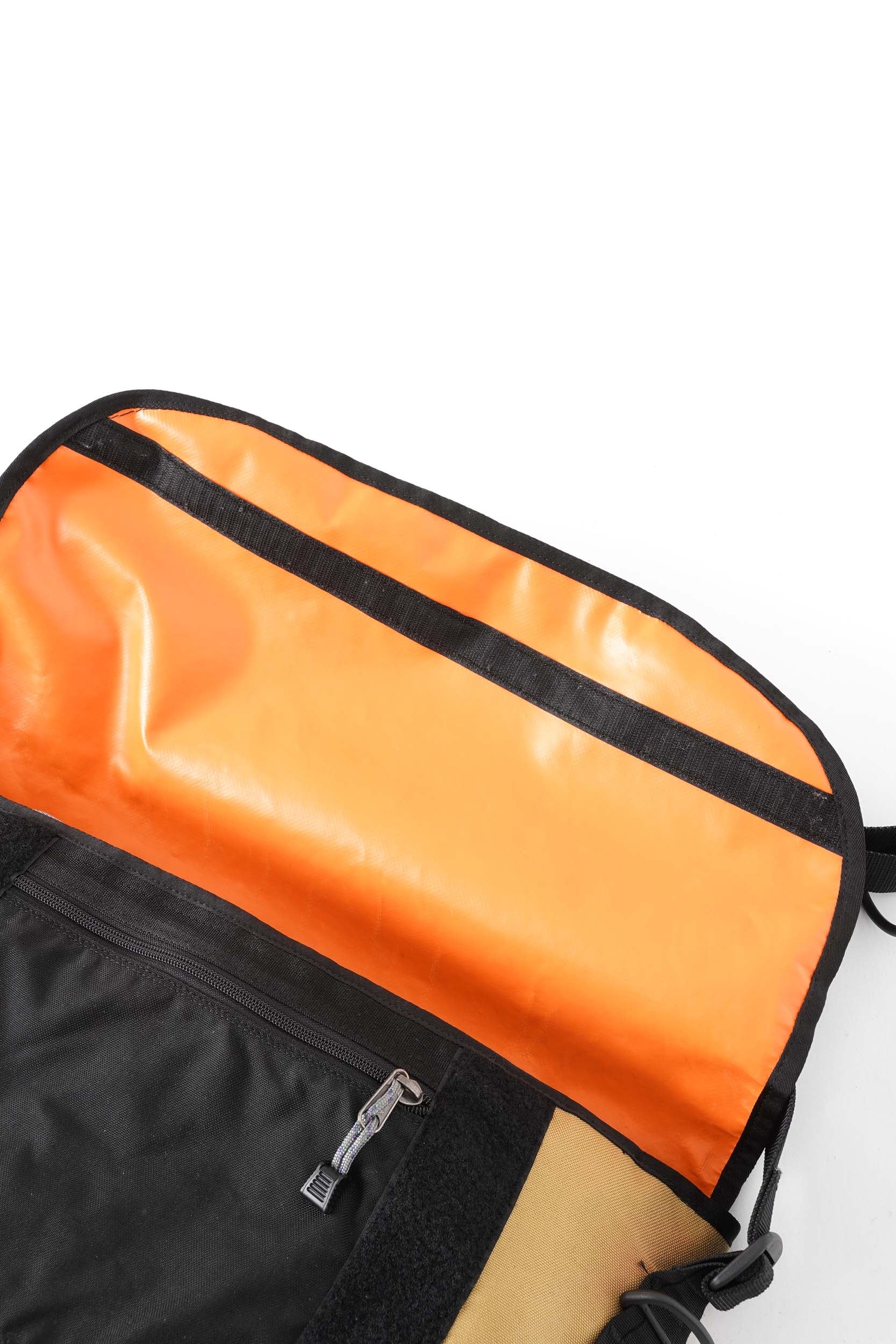 MADE IN CANADA PAC DESIGNS MESSENGER BAG – KNEW STORE