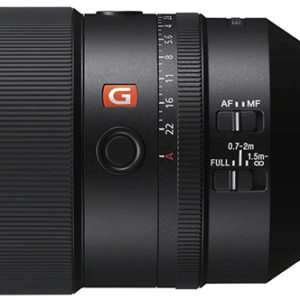 最小焦点距離 0.7m 最大倍率0.25x 、高い解像力ととろけるようなボケ味