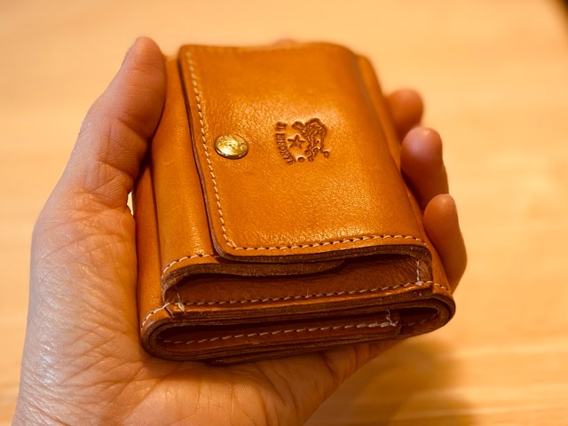 イルビゾンテ三つ折り財布『トリフォルドウォレット』徹底レビュー！