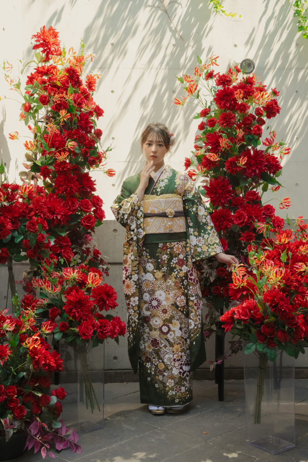 緑色に金や赤の古典小花がなんとも豪華な振袖〈No.FL-C203/F8-05