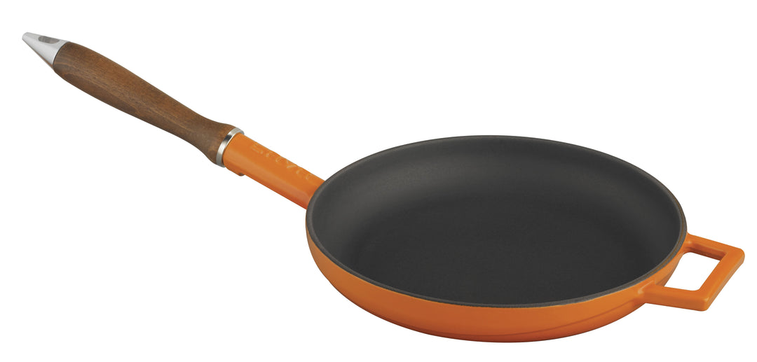 kitchen-frying-pans-w-wooden-