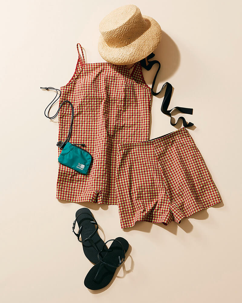 30・40代に似合うおしゃれな水着6選】露出控えめ＆シックな色味を洋服