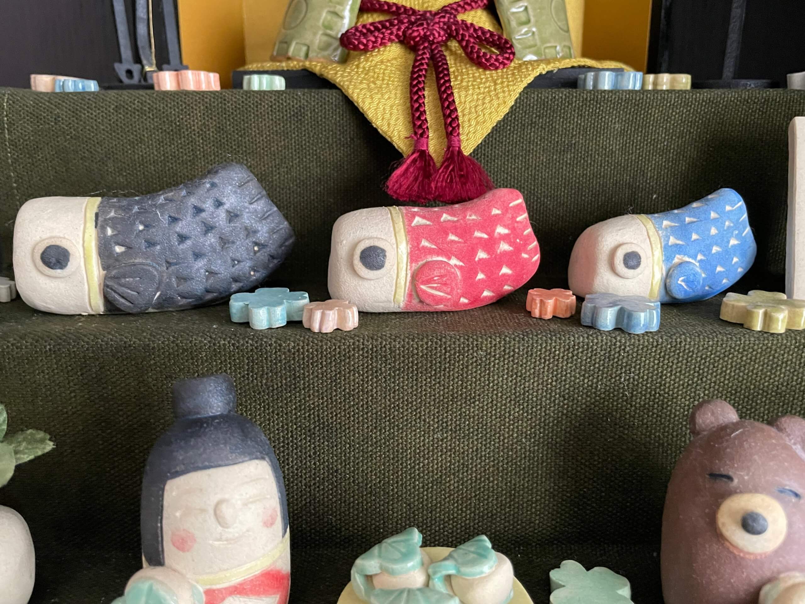 春分を過ぎた大安。陶の五月人形3段飾りを出しました。＃端午の節句