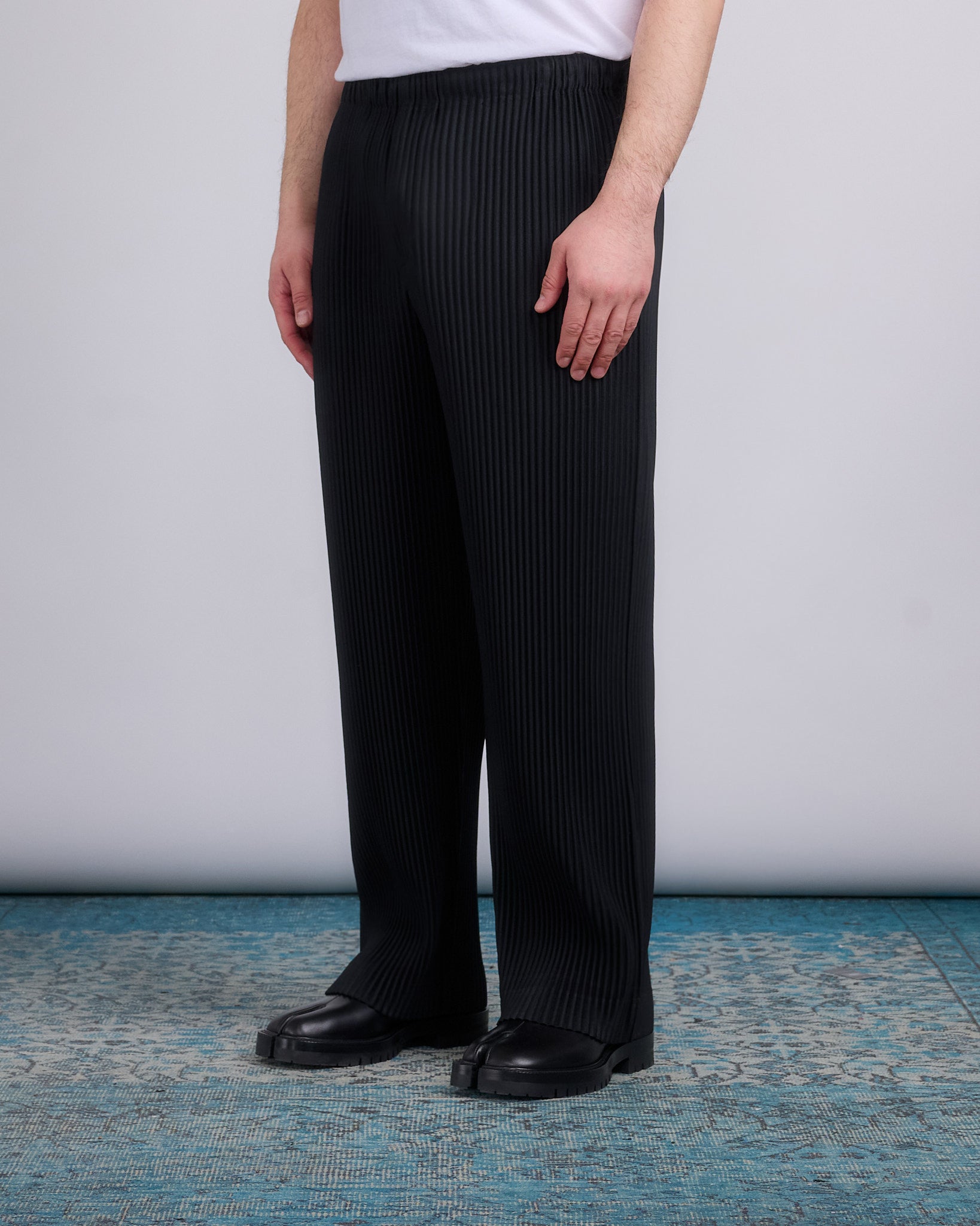 HOMME PLISSÉ ISSEY MIYAKE Pleats January Straight Pant Black – LESS 17