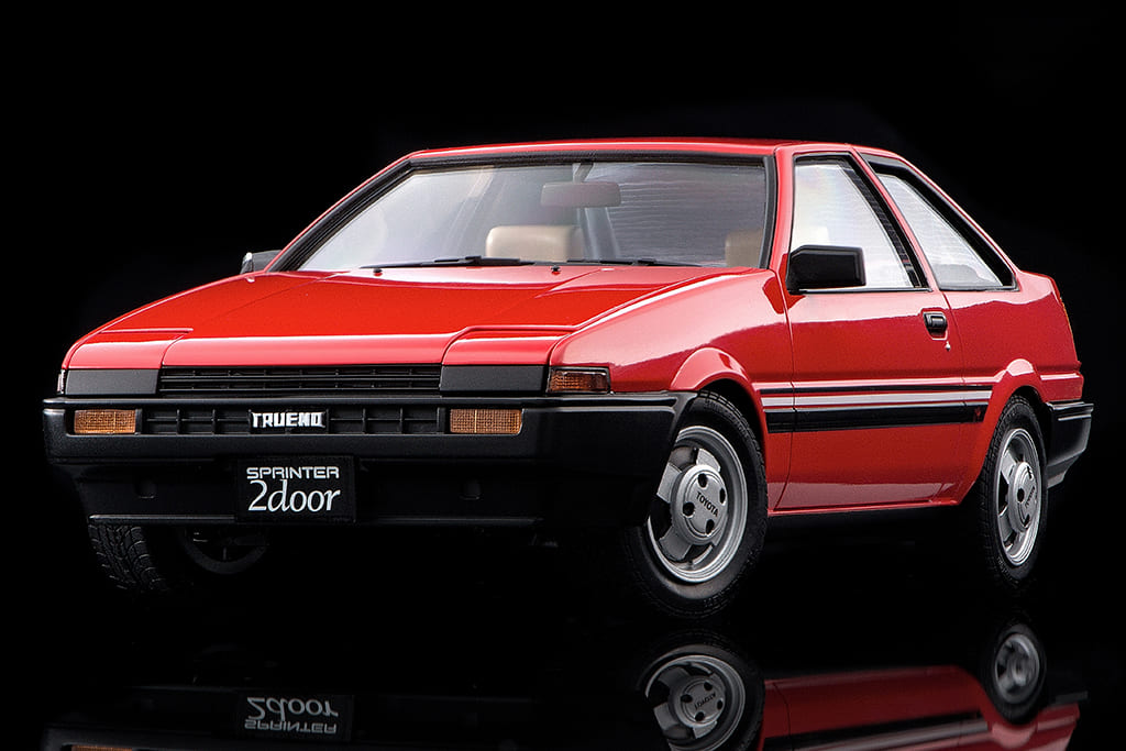 キャビン移植テクに注目！アオシマ製プラモ「AE86トレノ」を2ドアXL
