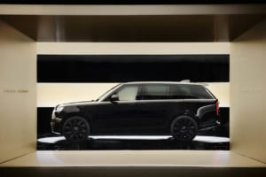 12_LV_251206_RangeRover_SV_Bla