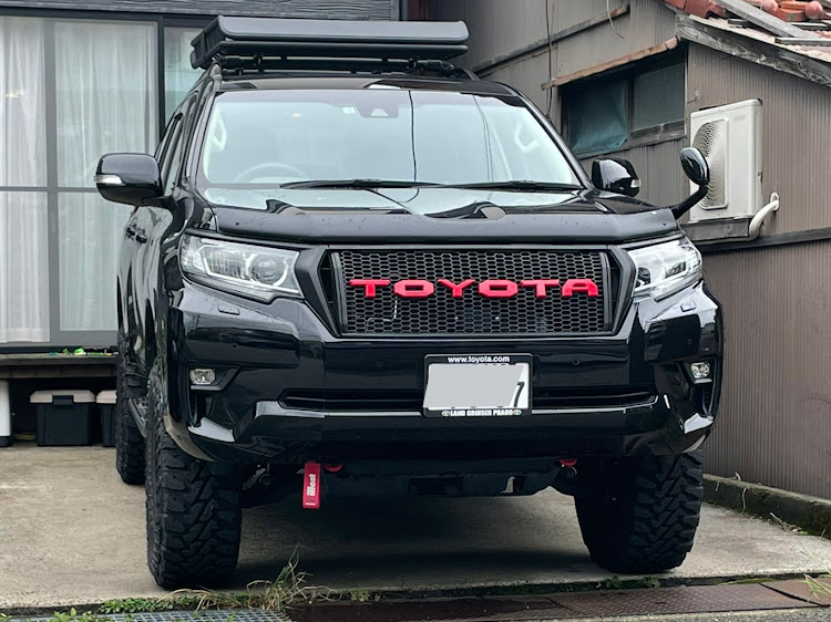ランドクルーザープラドのTOYOTAエンブレム・タコマ風グリル・DIY