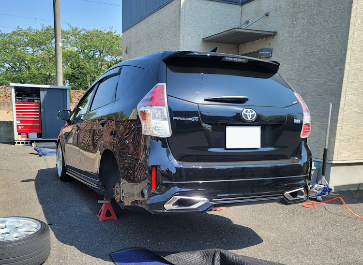 プリウスαのアクスル交換・車高調整に関するカスタム事例｜車の
