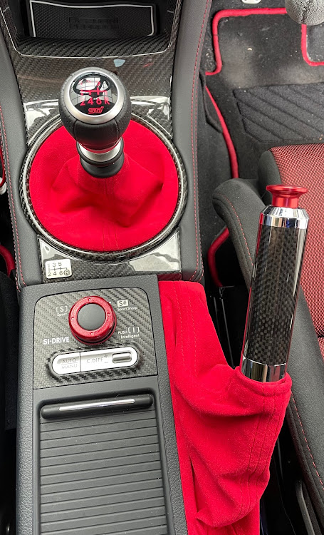 WRX STIのシフトブーツ・サイドブレーキブーツ・シフトリング