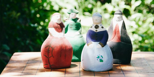 鳩笛、福獅子、だるま鈴。愛され続ける土人形。土人形作家・宮脇弘至